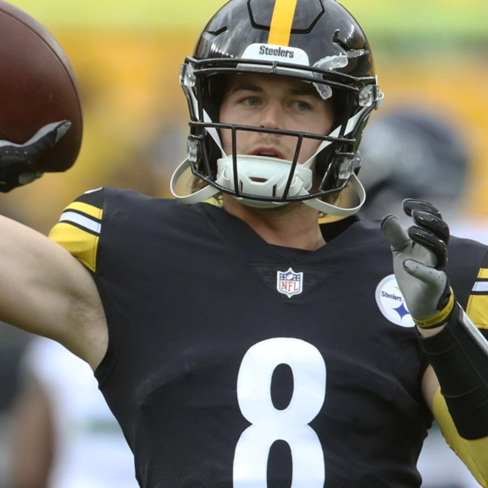 Ex-Steelers DL Chris Hoke blasts Kenny Pickett 