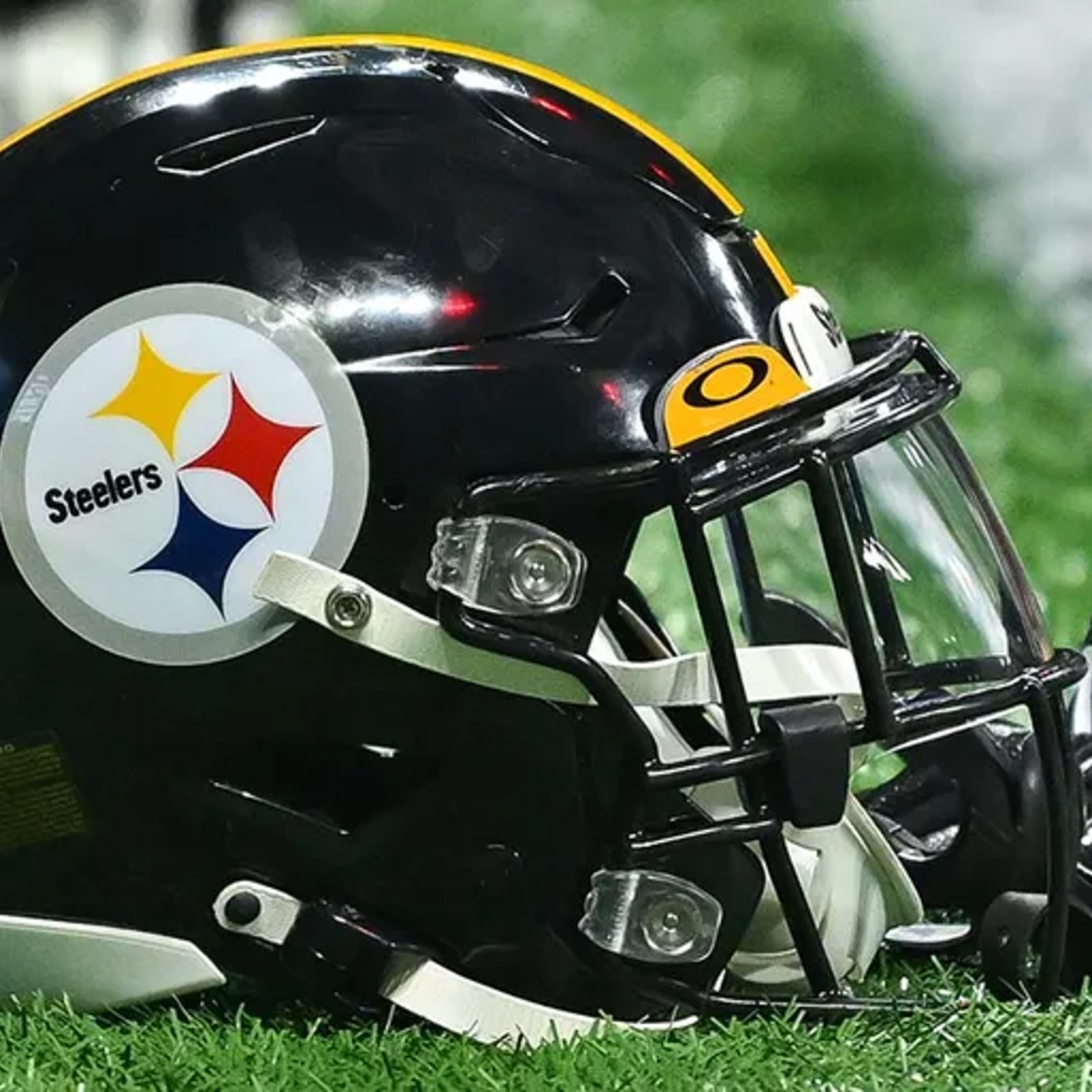 Steelers officially bring back a former friend 