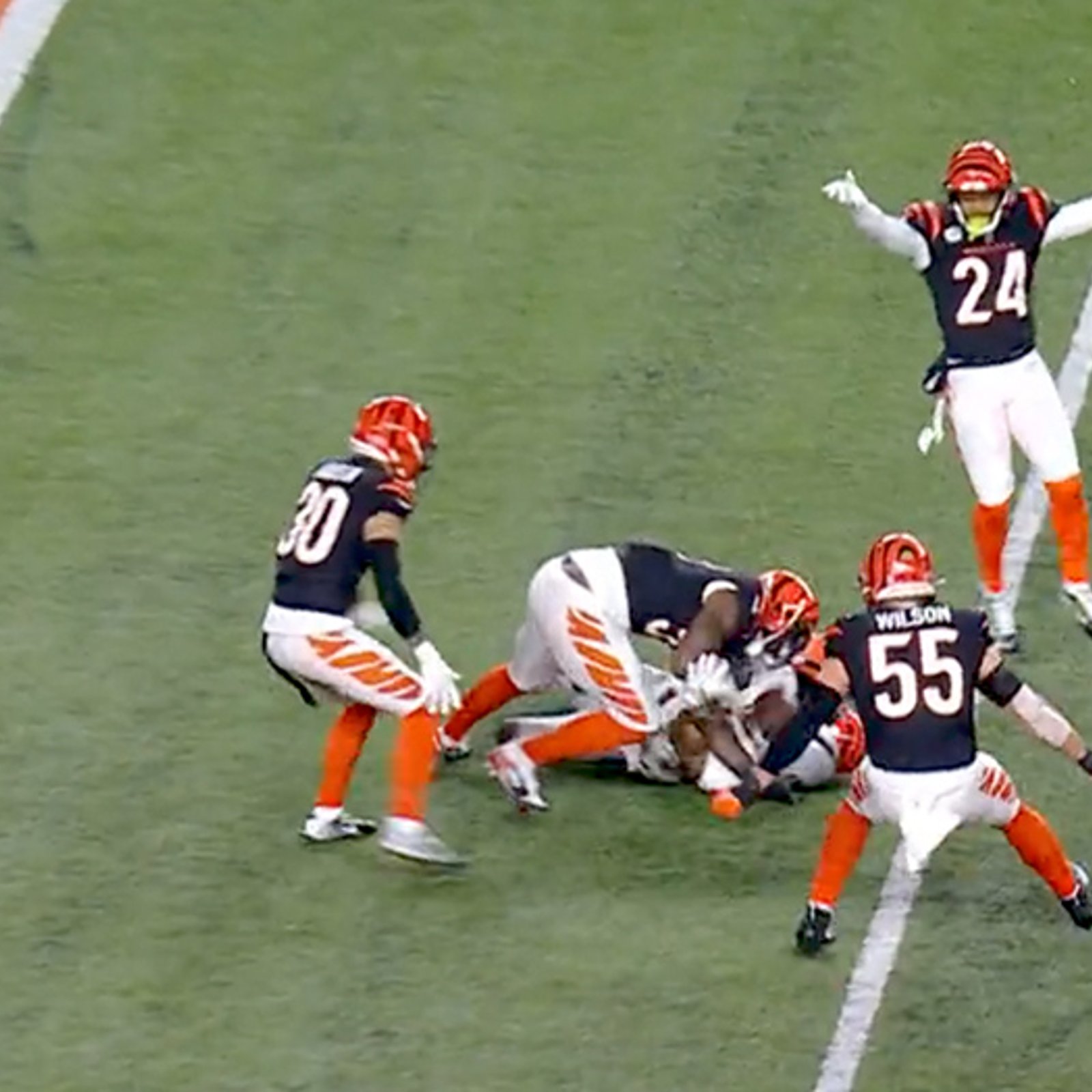 WATCH: Interception gives Cincinnati Bengals 1st playoff win since 1990! 