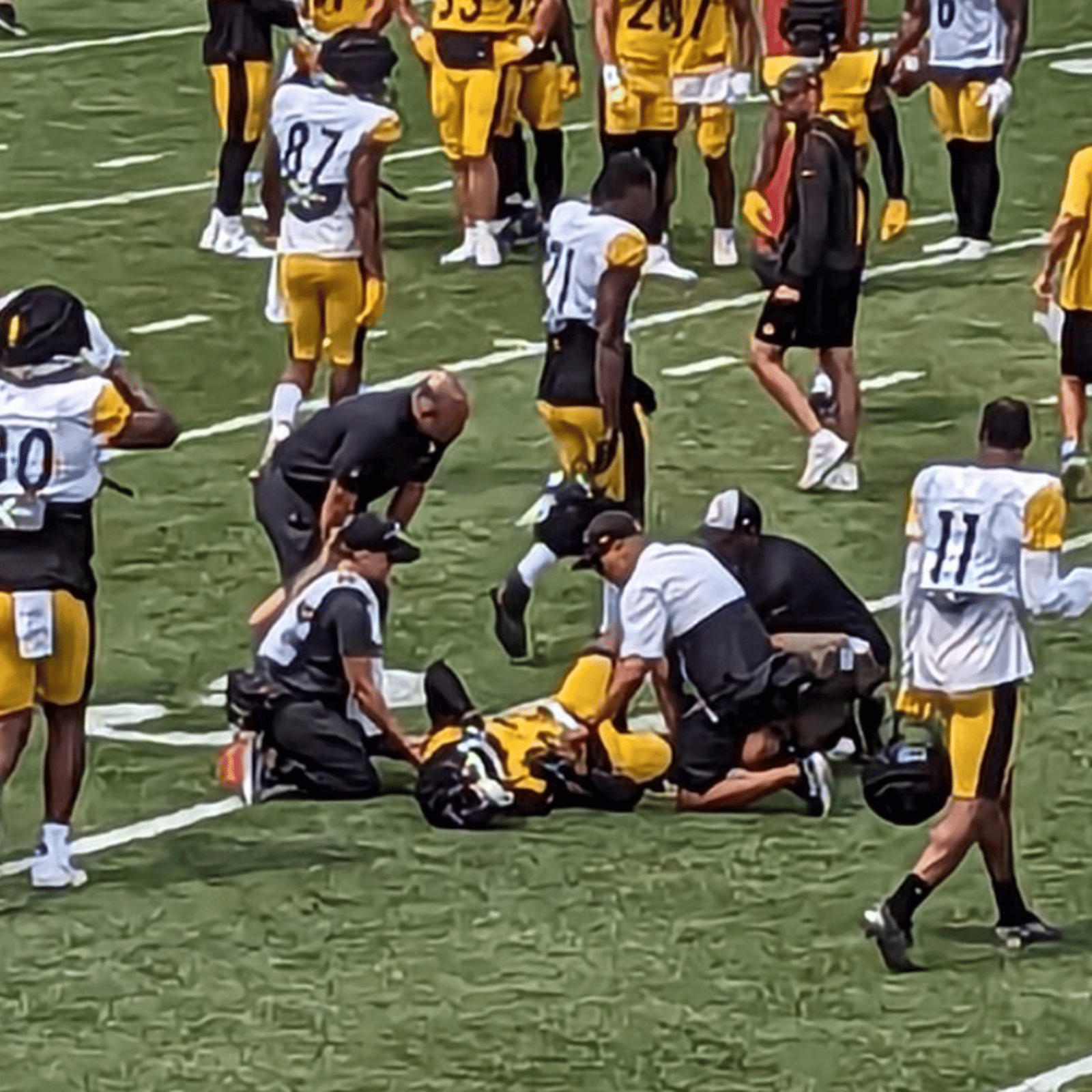 Pittsburgh Steelers player carted off field after injury 