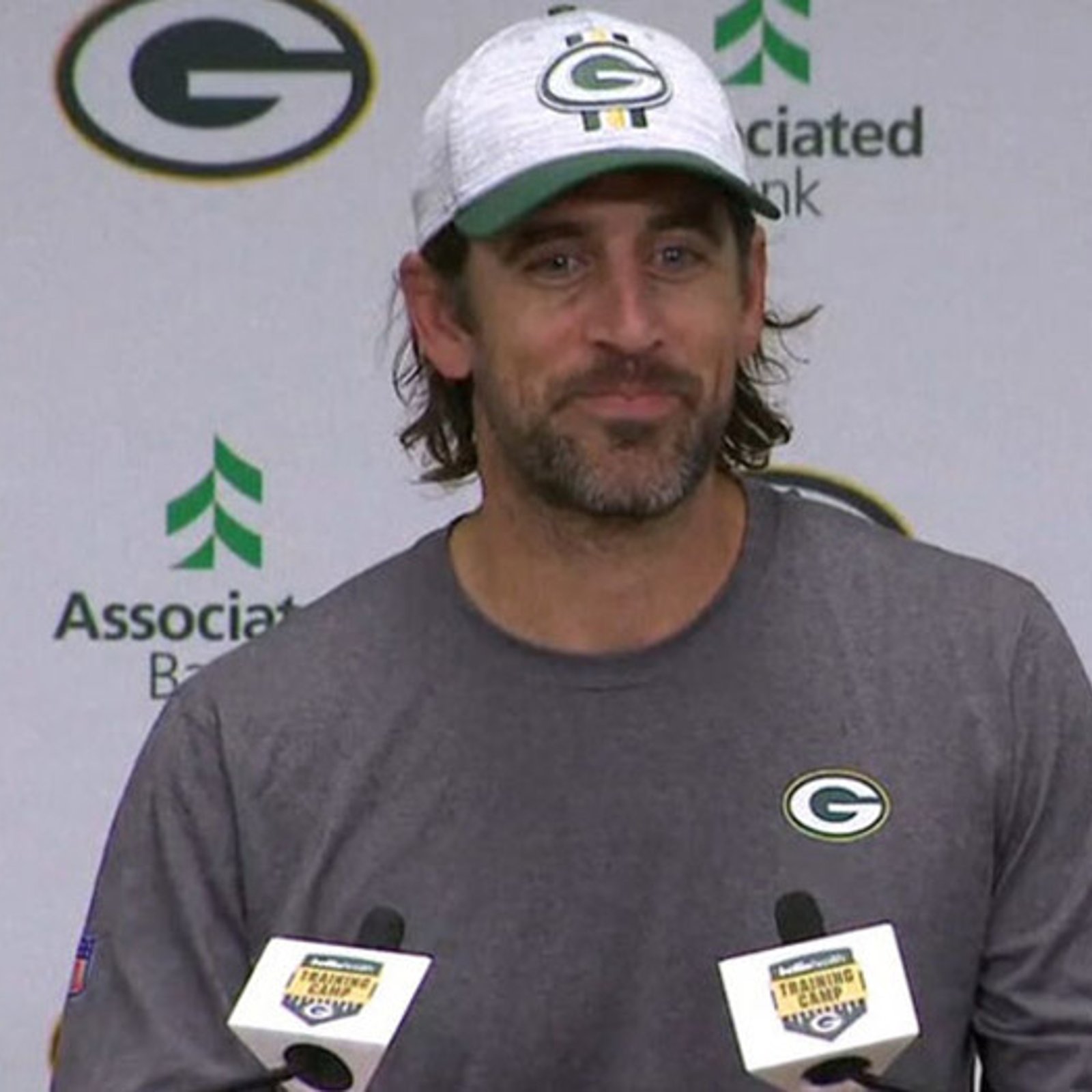 Aaron Rodgers speaks again, tries to clarify controversial comments 