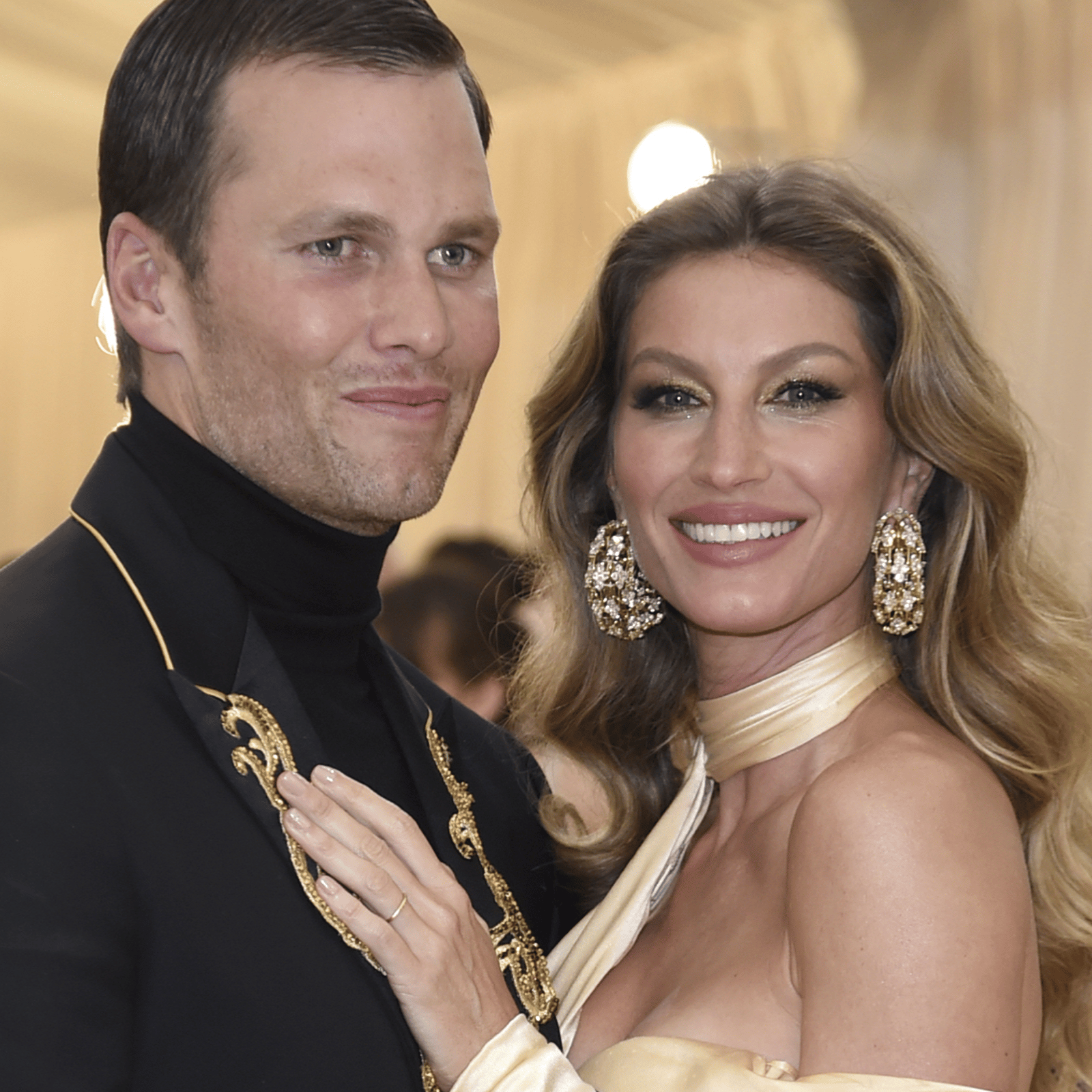 Report: Tom Brady fighting with his wife over un-retiring! 