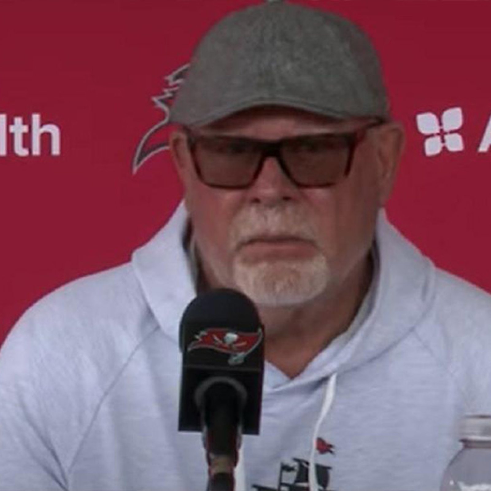 Buccaneers coach Bruce Arians reveals source of Antonio Brown's meltdown! 