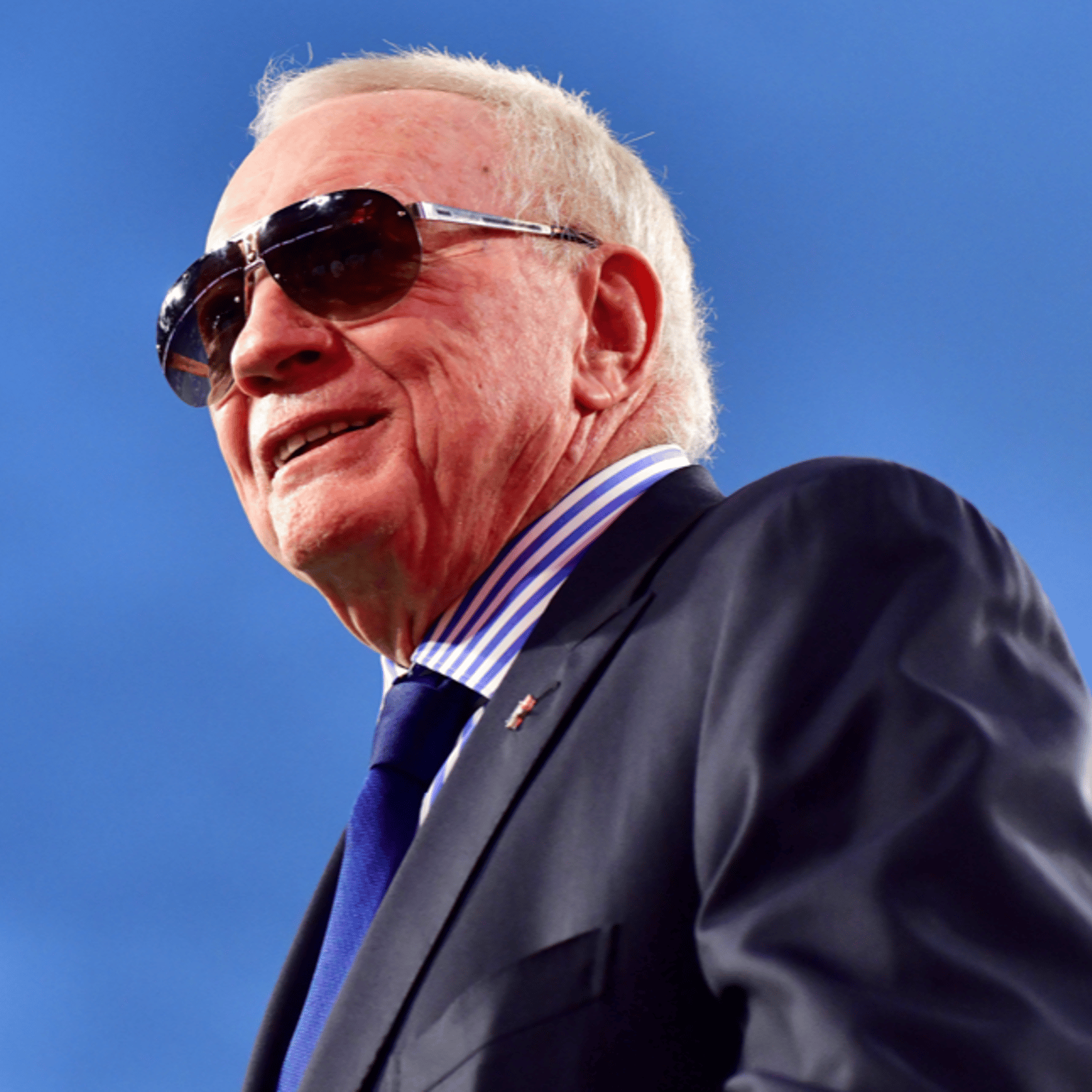 Jerry Jones has a message for California residents 