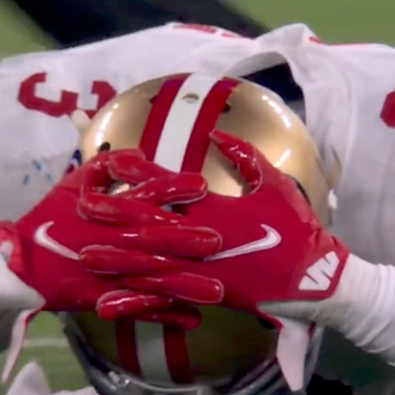 MUST SEE: 49ers safety Jaquiski Tartt drops easy interception! 