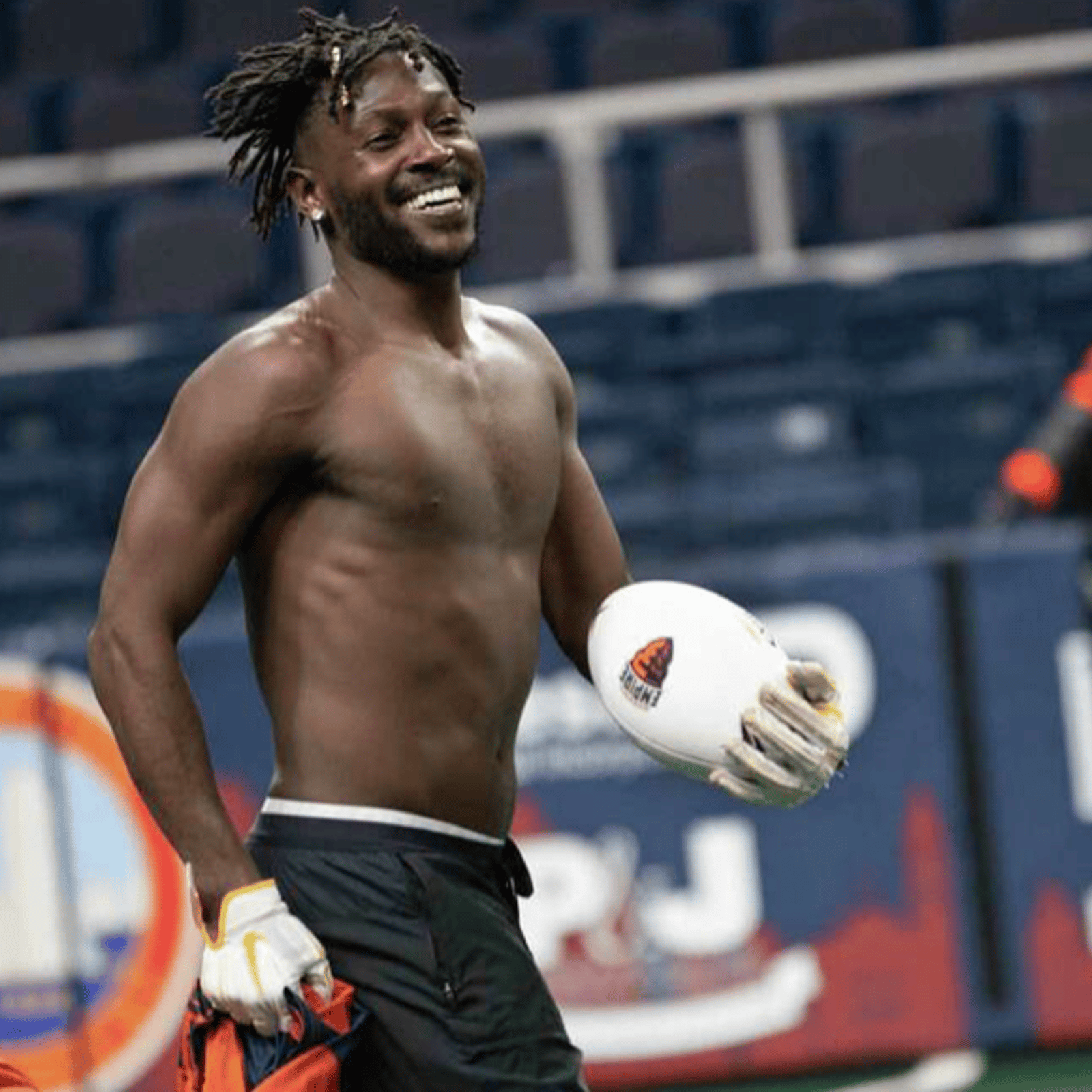 Another arrest warrant issued for Antonio Brown! 