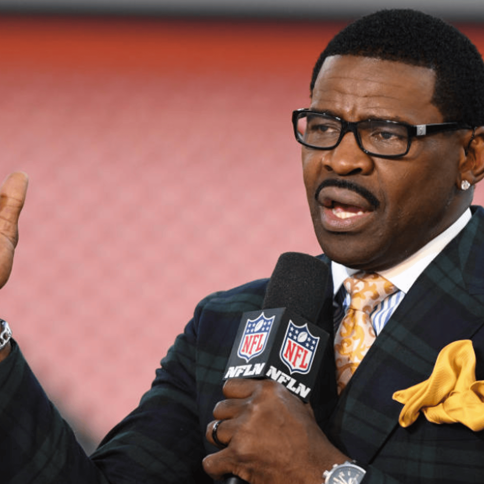 Michael Irvin to hold major press conference 