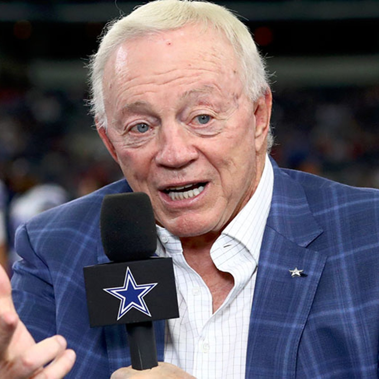 Cowboys owner Jerry Jones goes viral for post-game kiss (VIDEO)