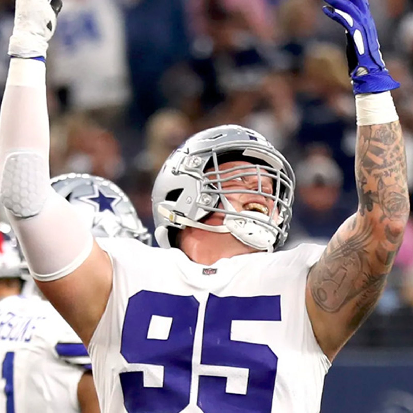 Brent Urban spurns Cowboys, returns to where his NFL career began 