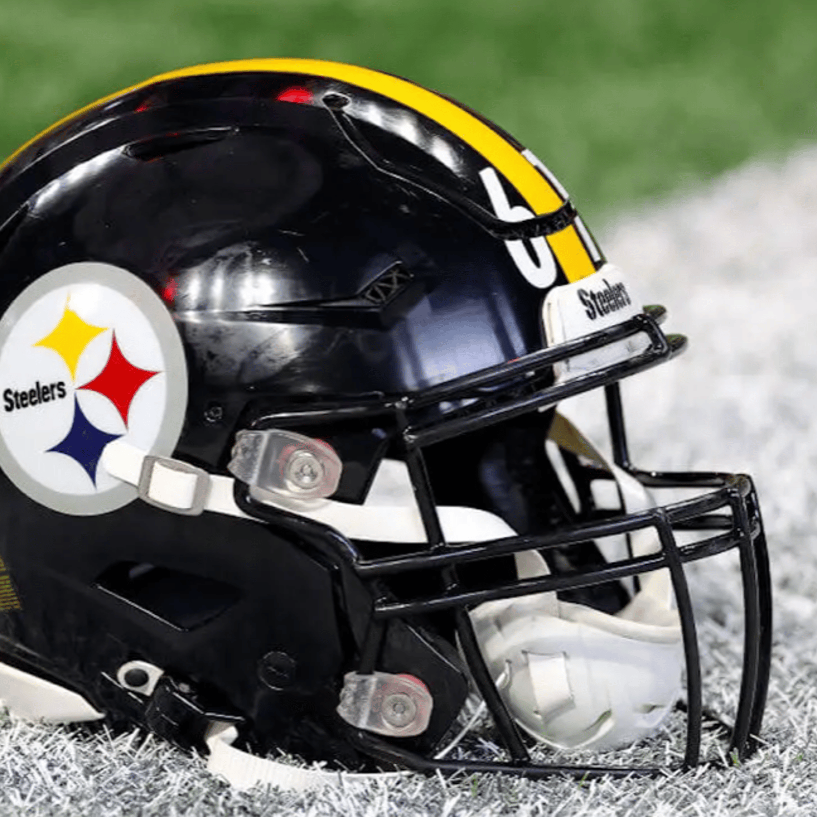 Steelers listed as favorites to land star quarterback! 