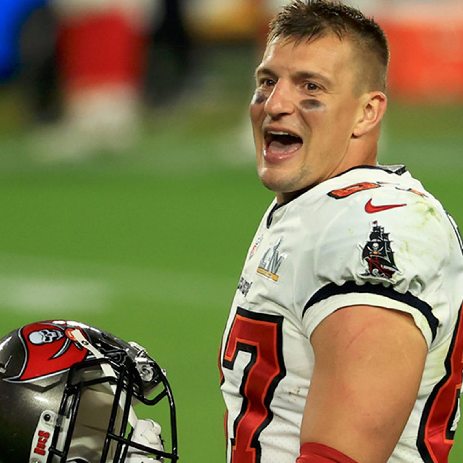 Rob Gronkowski takes subtle jab at New England Patriots! 