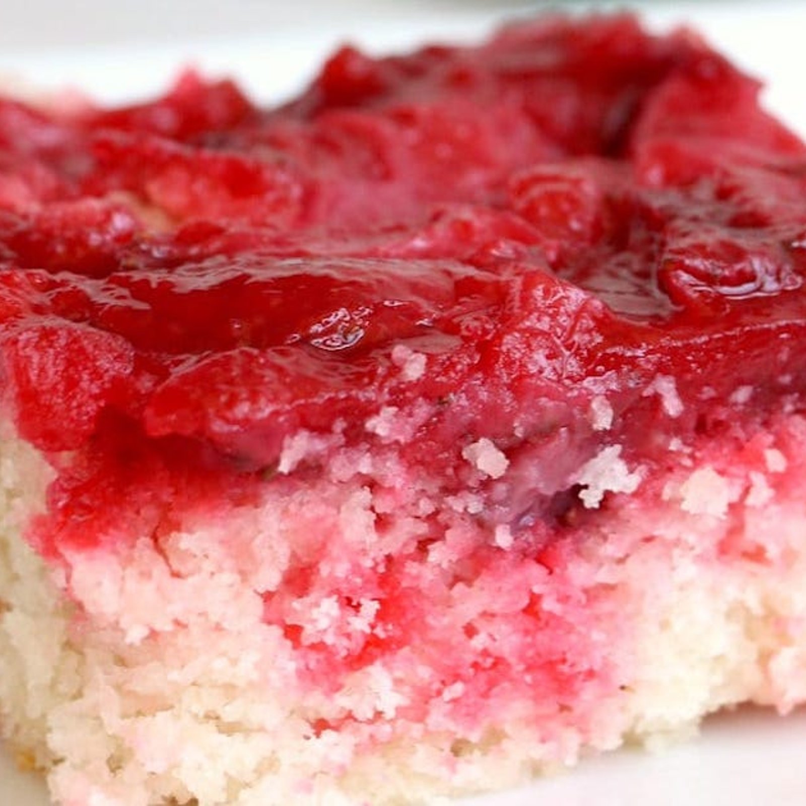 Le gâteau renversé aux fraises: facile et délicieux!