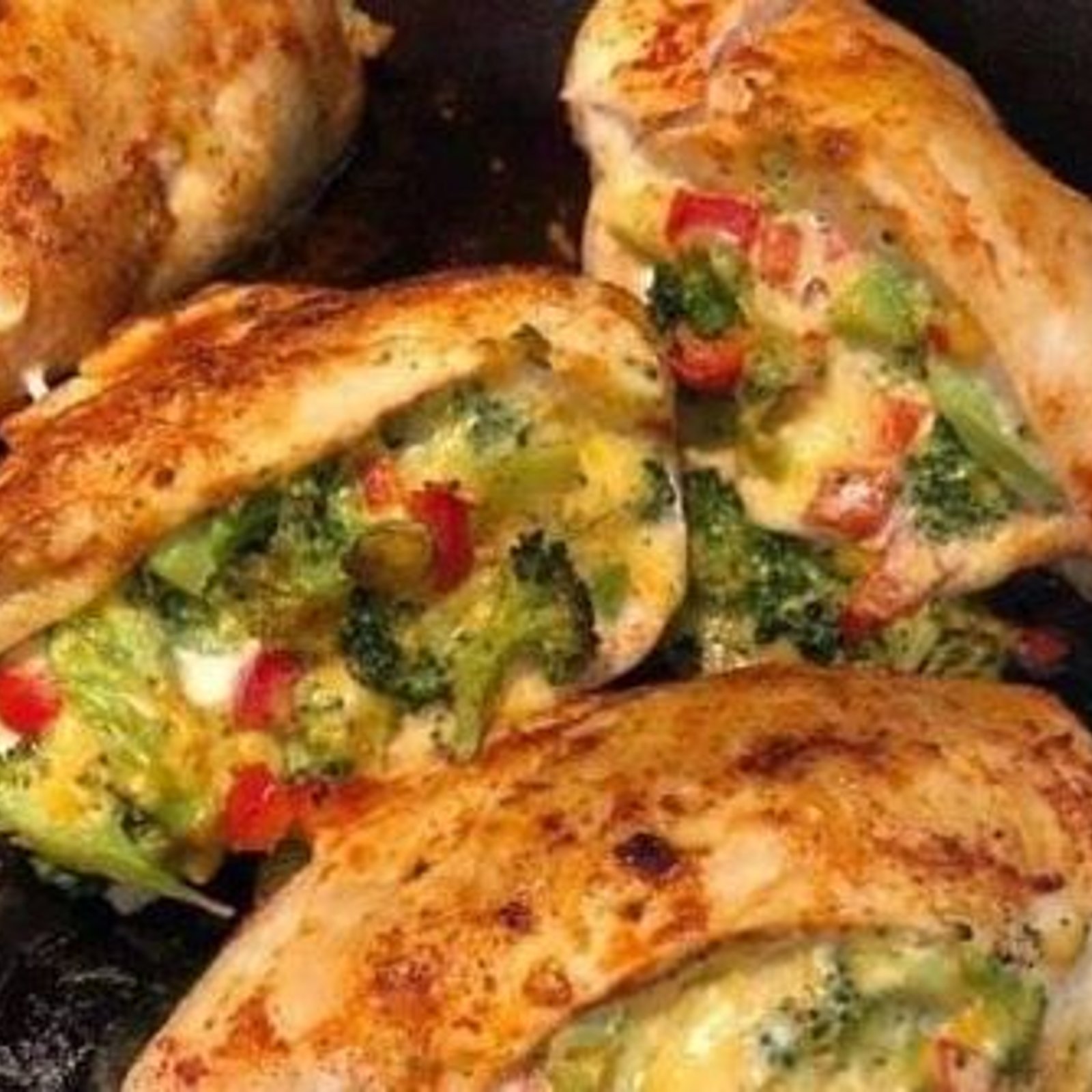 Délicieux poulet farci au fromage et au brocoli