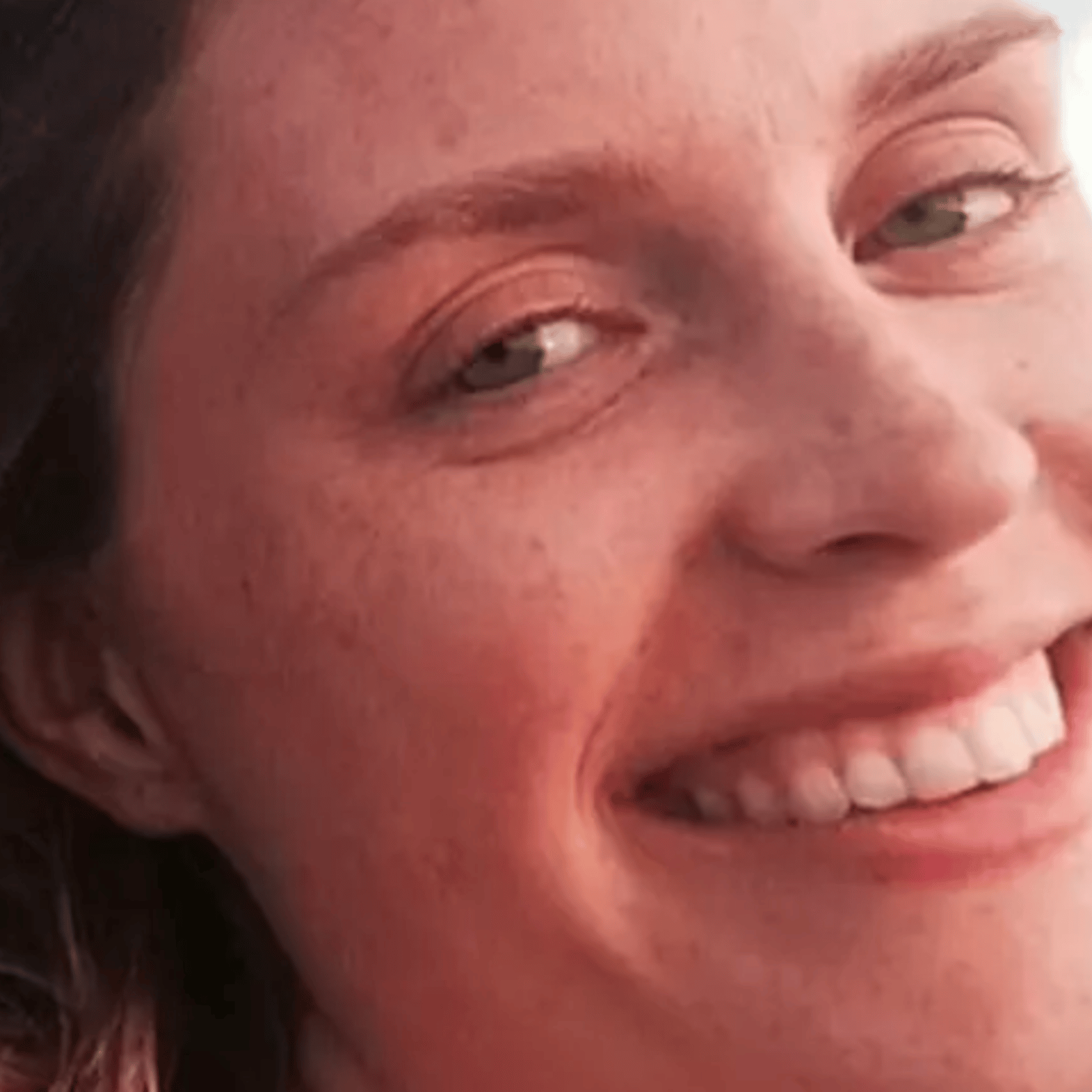 Une femme de 38 ans annonce sa propre mort sur les réseaux sociaux.
