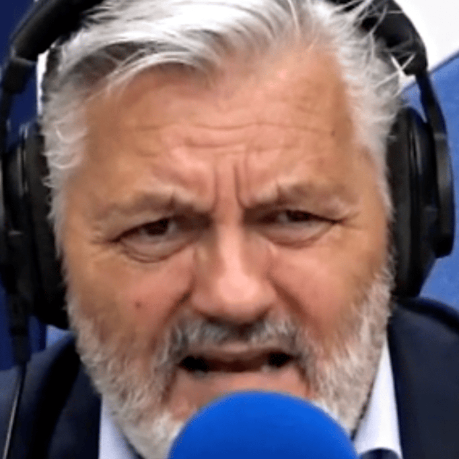 Richard Martineau s'emporte et pète sa coche contre les pourboires et il en a gros à dire.