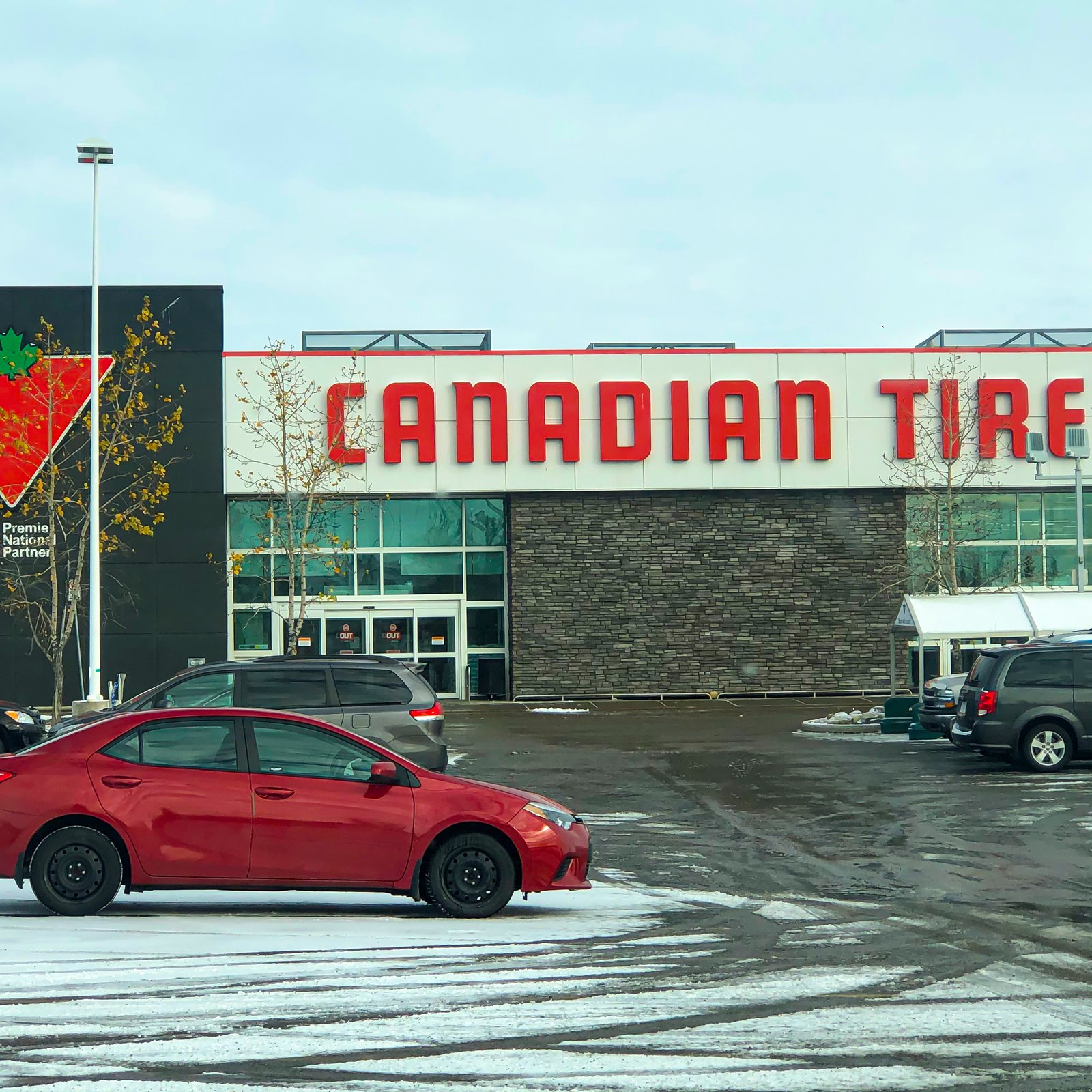 Canadian Tire montre la porte à un grand nombre d'employés quelques semaines avant les fêtes.