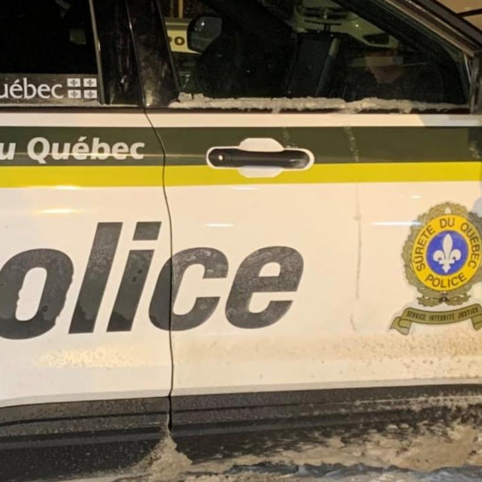 Intercepté par la SQ, un jeune conducteur de 23 ans écope de 3015 $ en constats d’infraction.