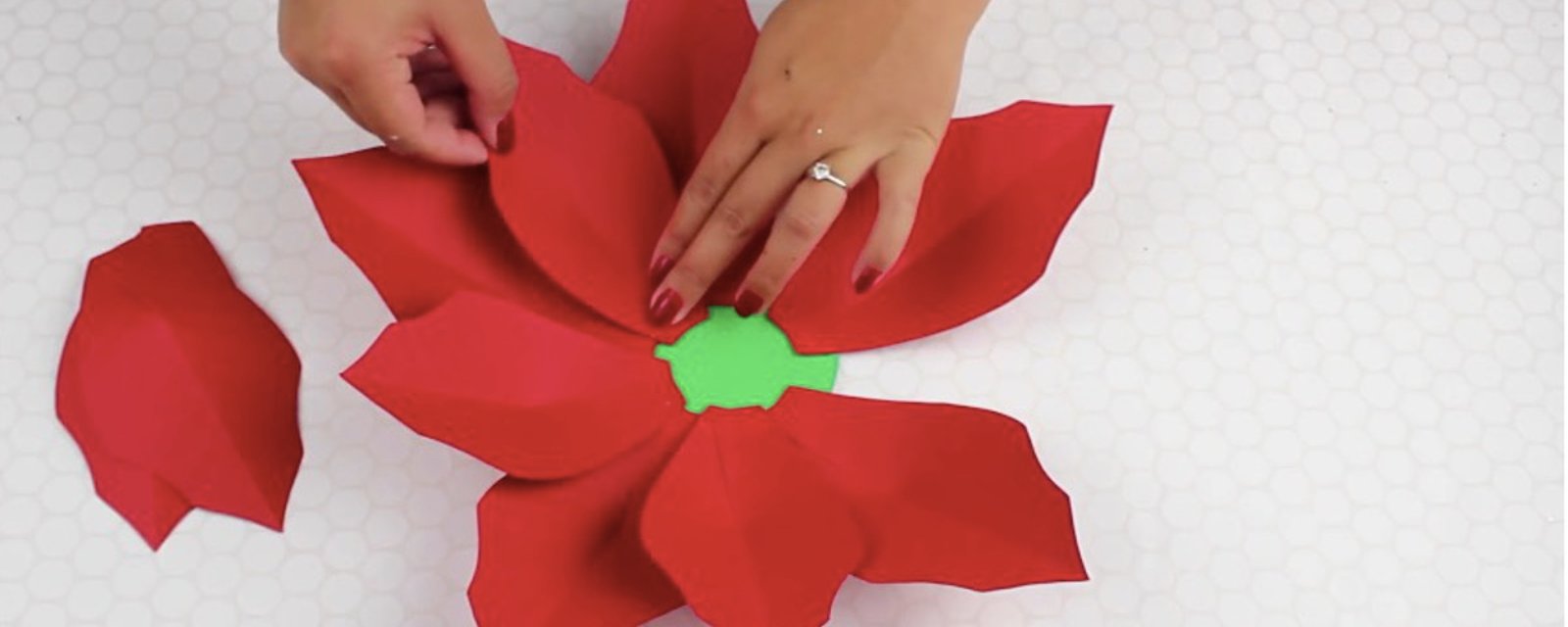 Comment faire un joli Poinsettia en carton?