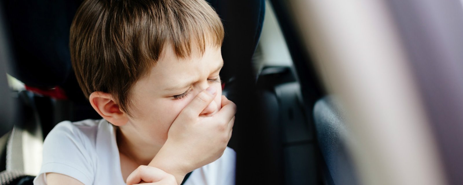 Si votre enfant est souvent malade en voiture, gardez toujours ce produit dans la boîte à gants!