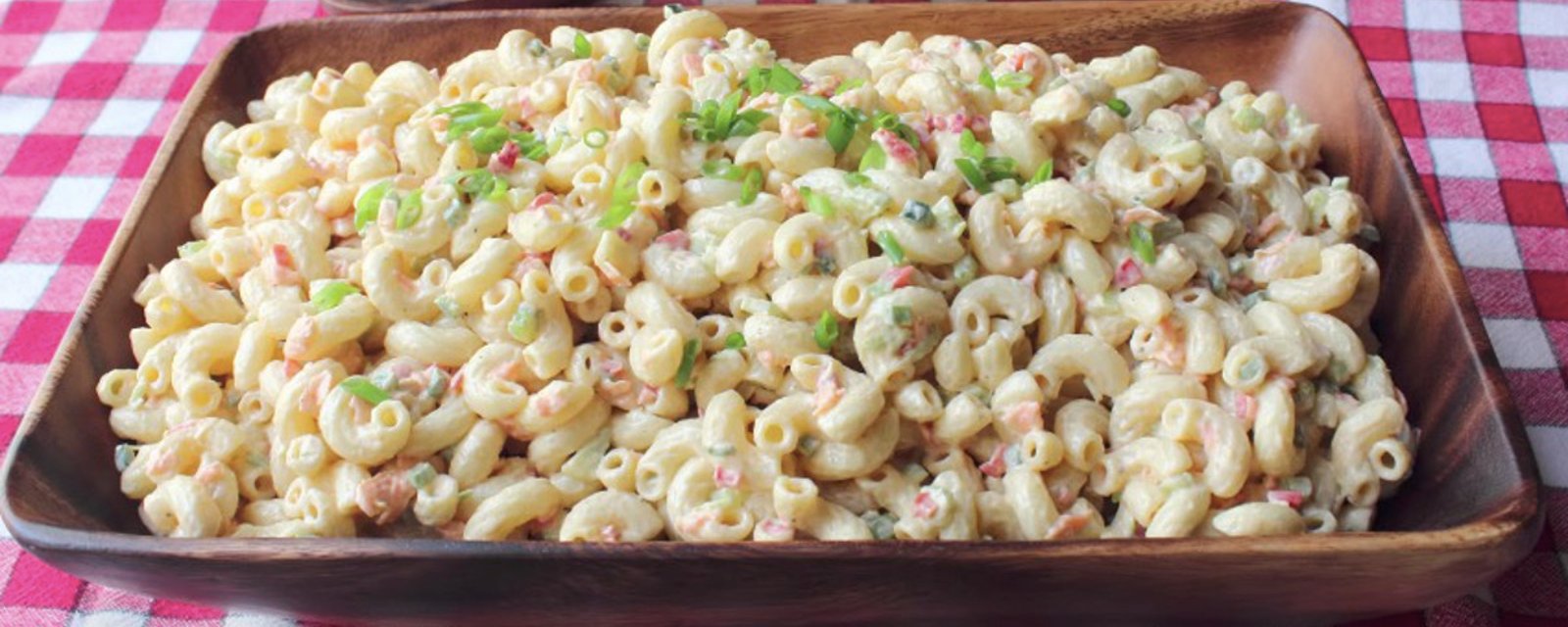Comment préparer la plus délicieuse salade de macaroni! Une recette de chef, facile à reproduire! 