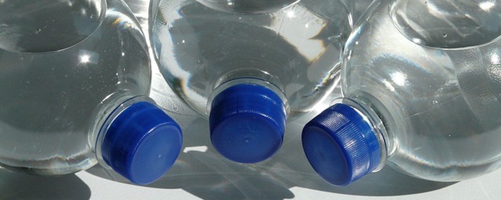 Voici pourquoi on ne devrait pas réutiliser une vieille bouteille d’eau en plastique