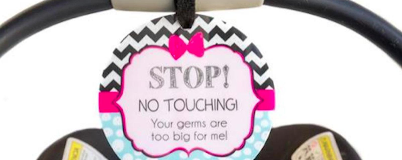 Plusieurs parents utilisent des signes « Ne pas toucher » pour leurs nouveaux-nés, voici pourquoi