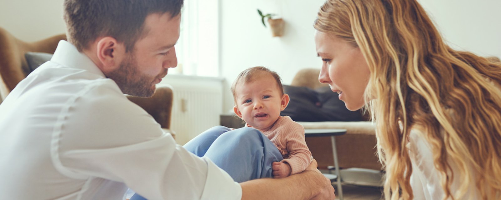 6 problèmes que les couples rencontrent souvent après l’arrivée d’un bébé. Et des solutions!