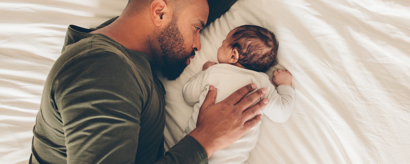 S'endormir avec son enfant est une bonne chance et voici pourquoi!