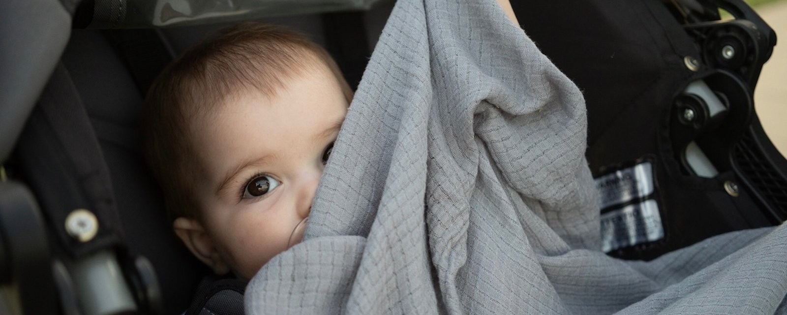 Parents de jeunes bébés, voici le geste à ne surtout pas faire cet été