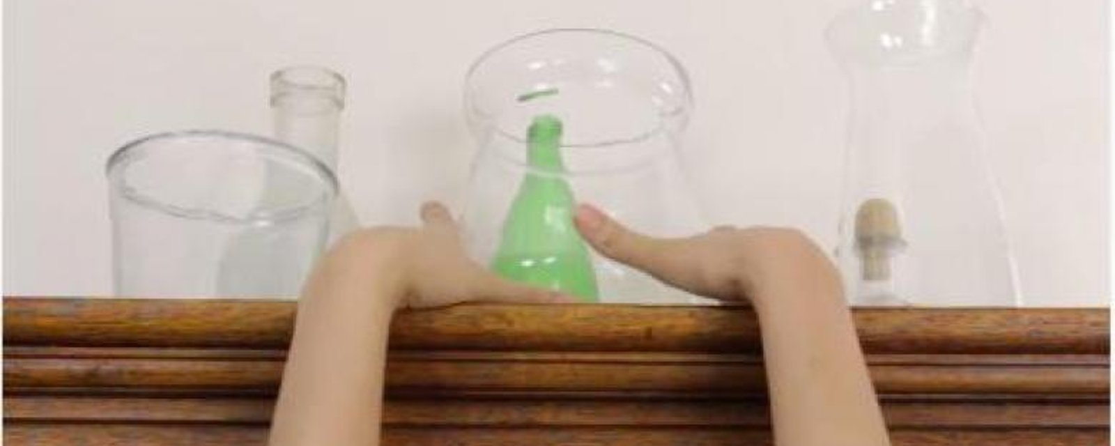 Ce qu'elle fait avec ce vase va au-delà de votre imagination! REGARDEZ BIEN!