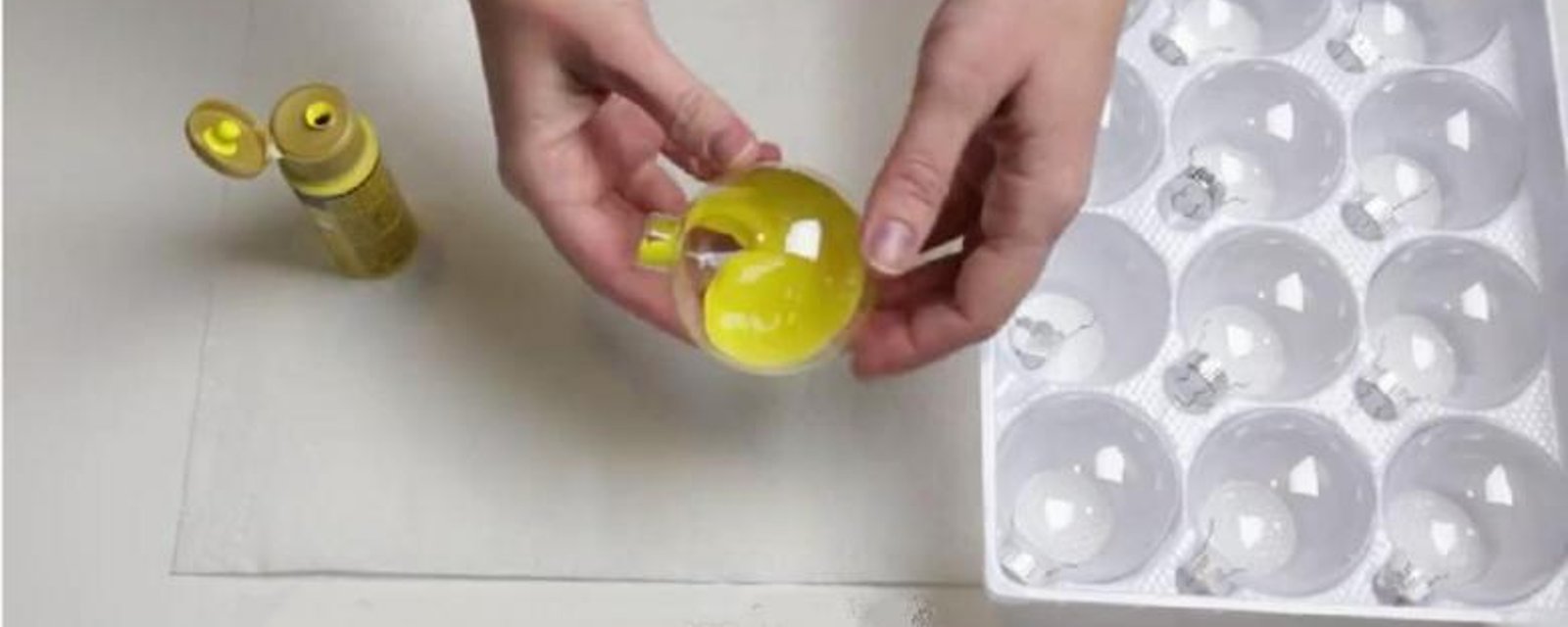Avec de la peinture dans une boule de verre, elle fait une déco que tous les enfants voudraient!
