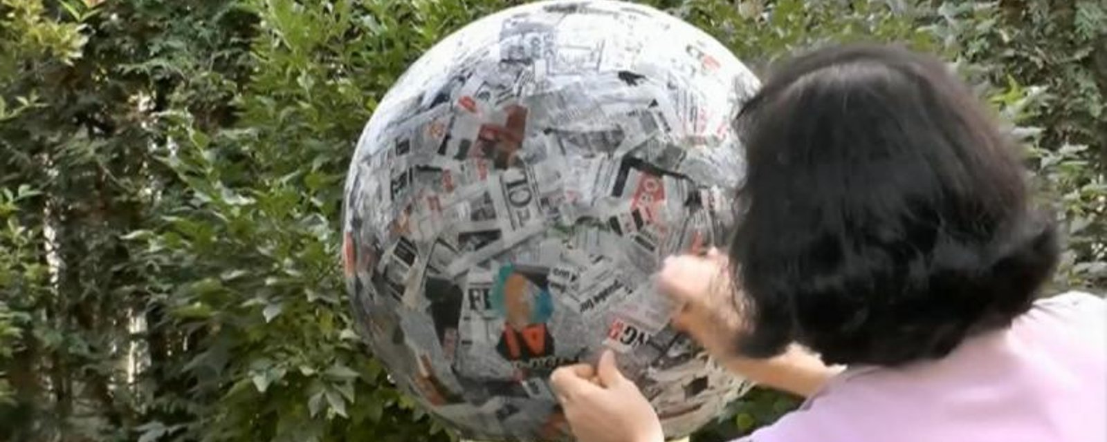 Le plus gros de son travail à été de faire cette énorme boule de papier mâché.. MAIS WOW!!! 