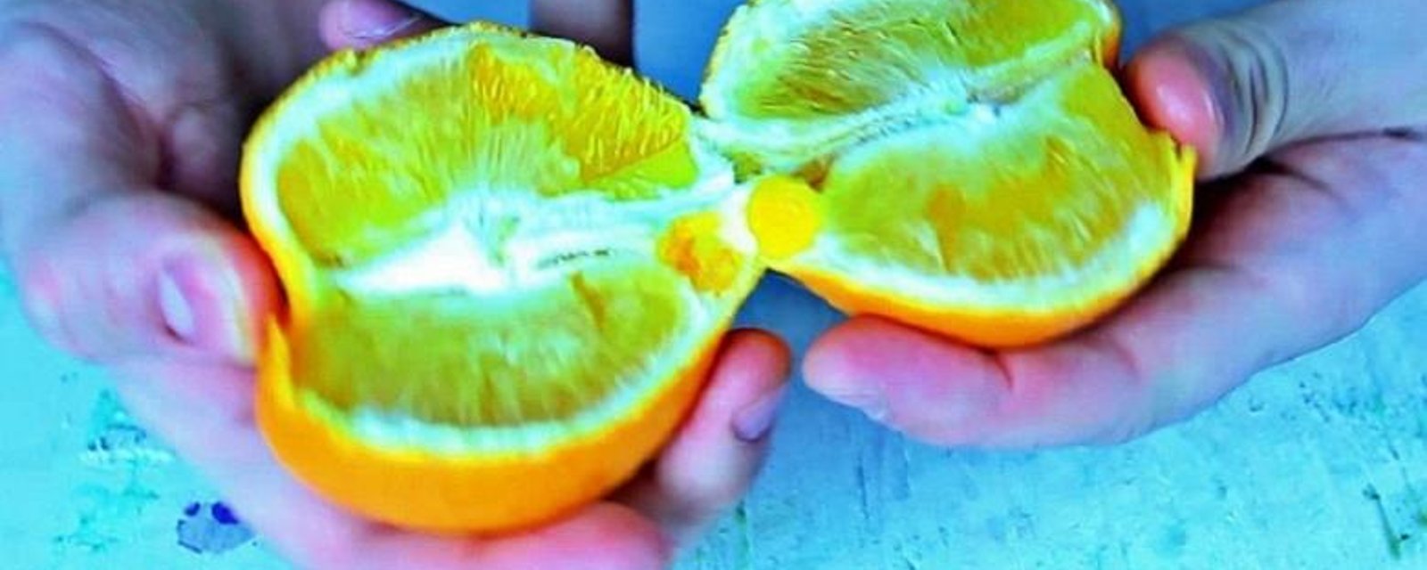 Une façon bien différente de peler une orange!