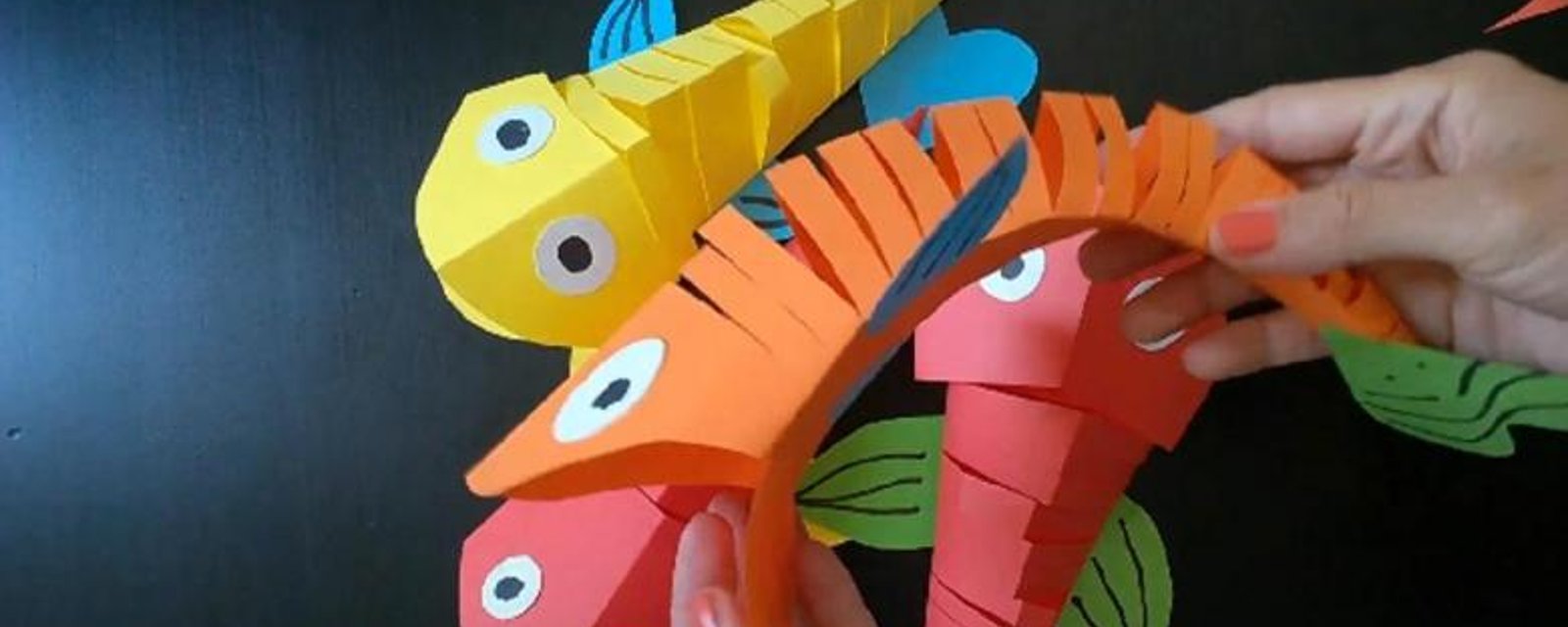 Bricolez des poissons mobiles avec les enfants! 