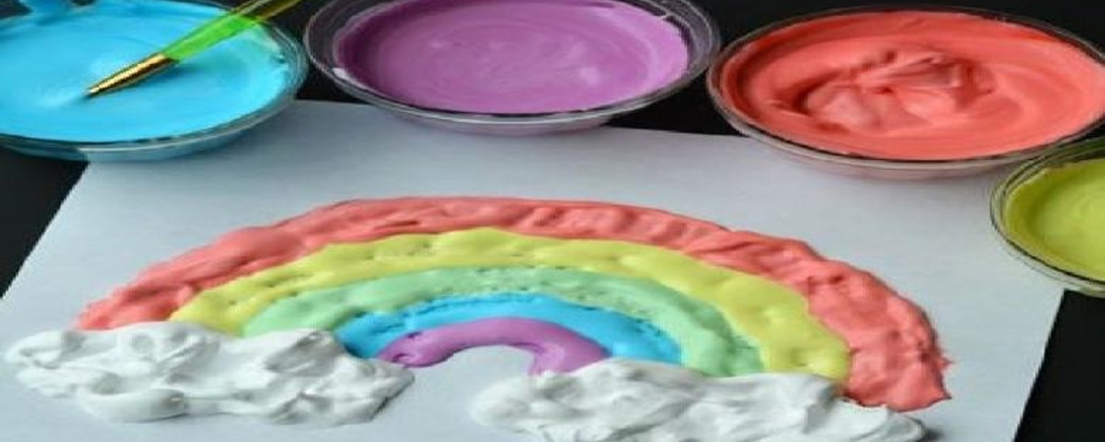 En combinant ces deux produits communs au colorant alimentaire, créez votre propre peinture gonflante!
