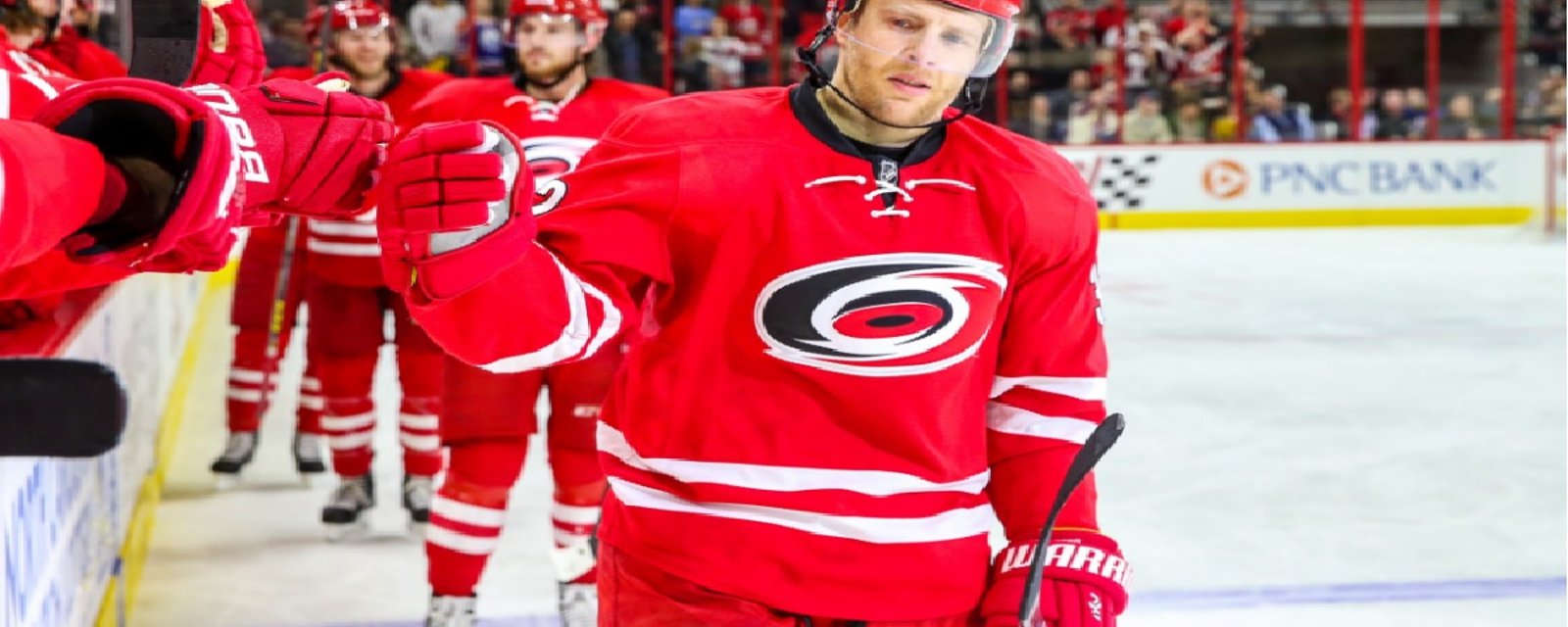 Un autre attaquant quitte la LNH!