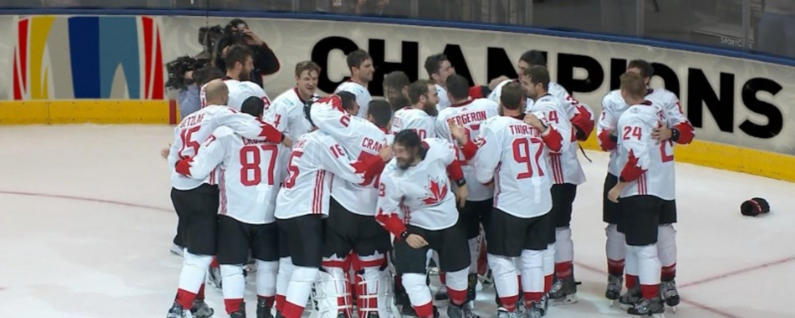 LE CANADA REMPORTE LA COUPE DU MONDE!