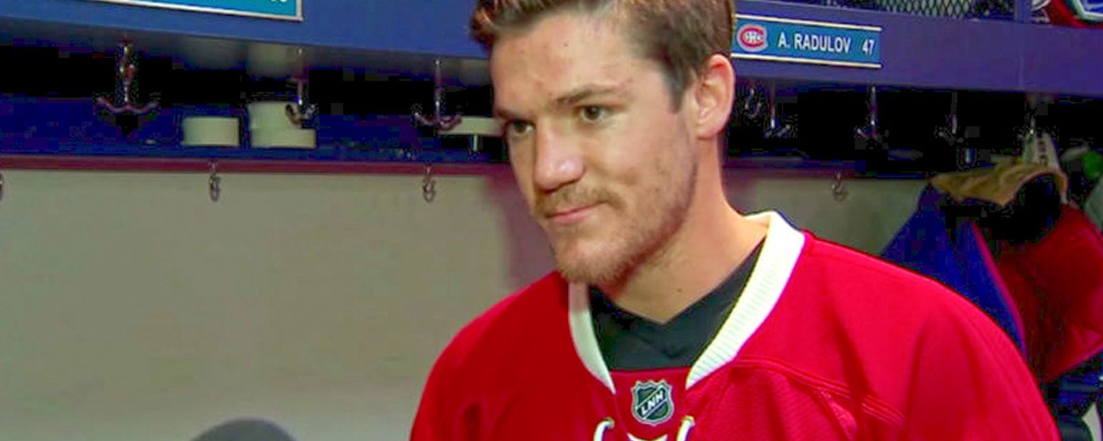 Andrew Shaw se moque publiquement de Jonathan Toews!