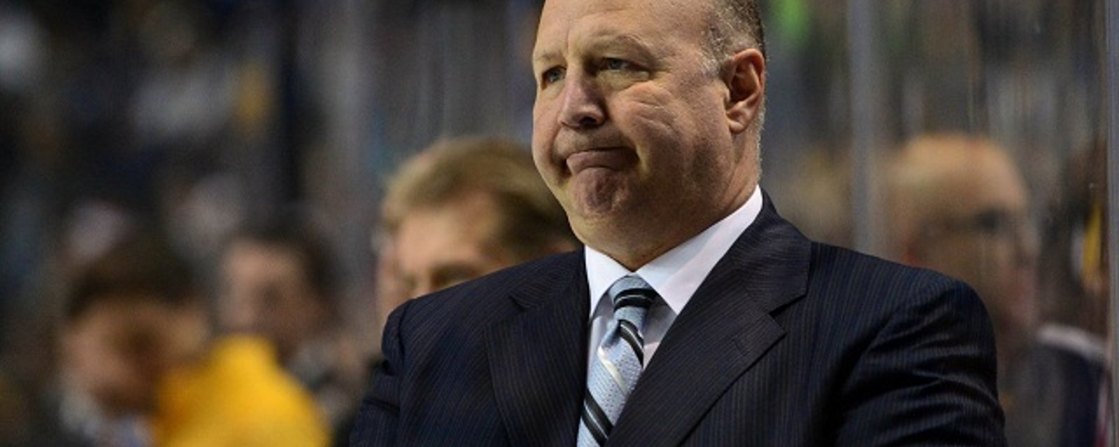 Une tuile tombe sur la tête de Claude Julien!