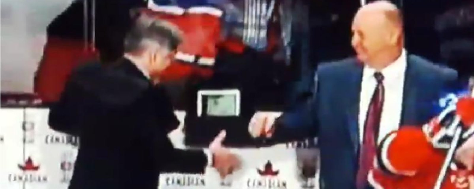 La poignée de main entre Julien et Daigneault était parfaite!