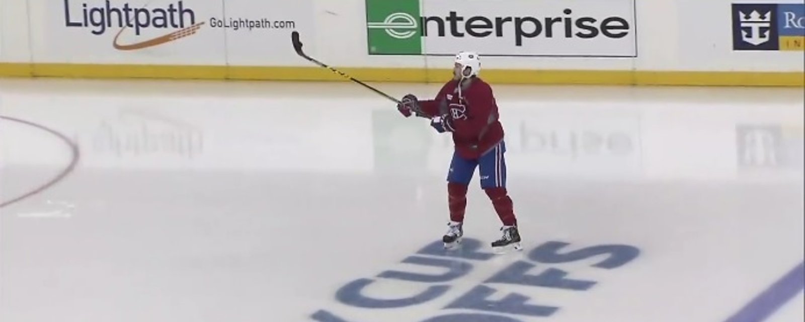 Andrew Shaw en met plein la vue durant l'entraînement du CH!