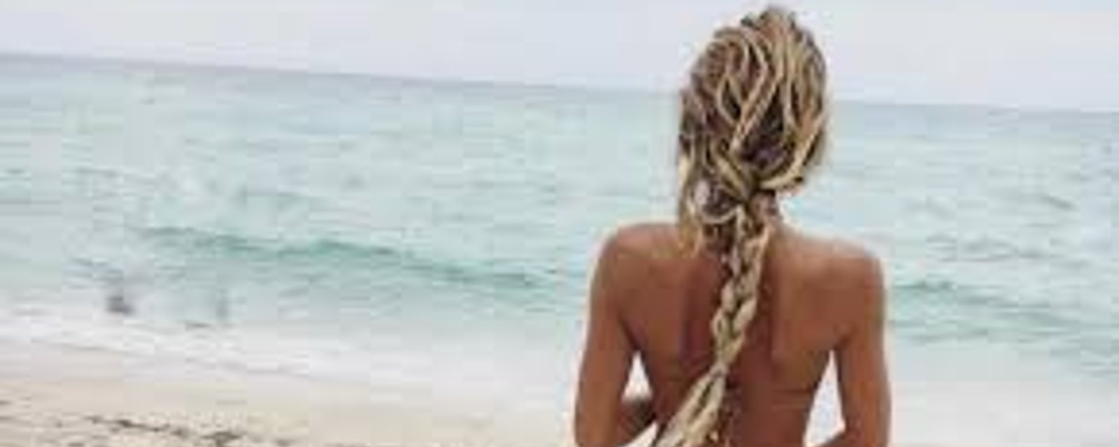 Anna Galchenyuk publie une photo de son décolleté plongeant!