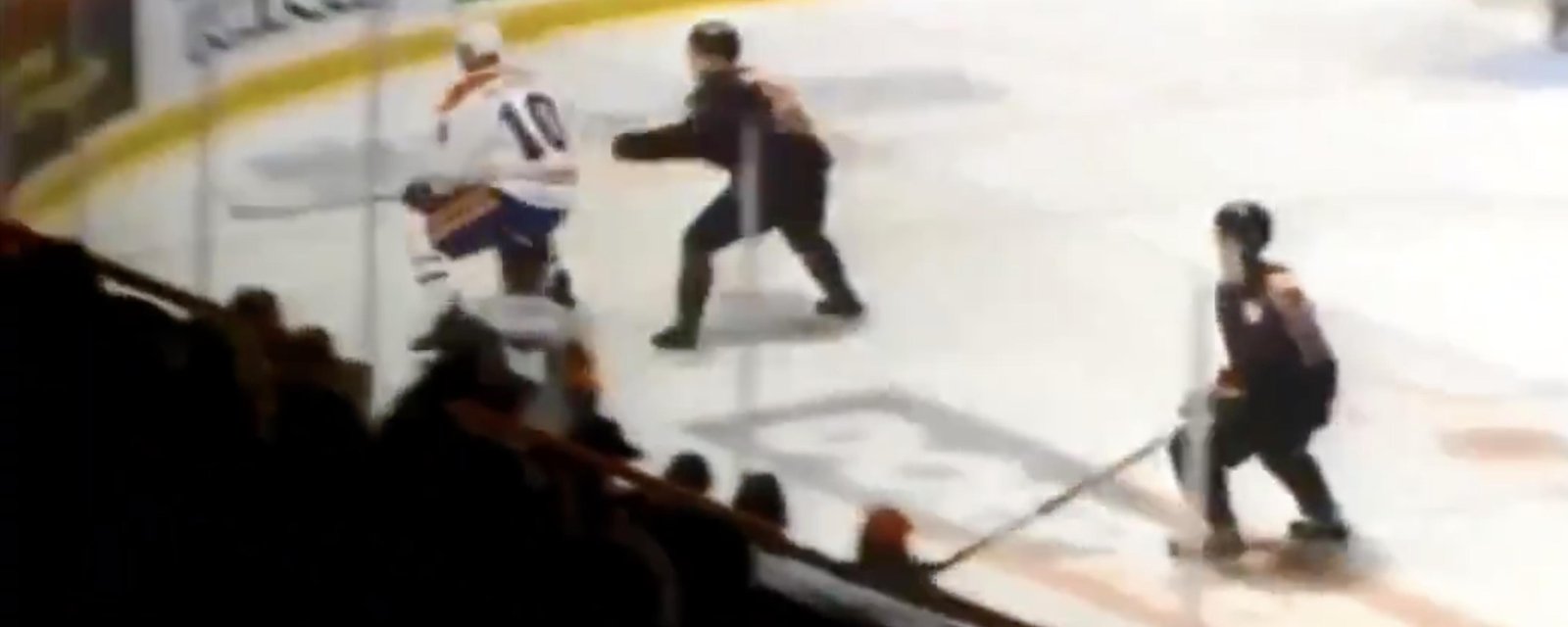 Un des meilleurs espoirs du Canadien expulsé d'un match après une mise en échec dangereuse