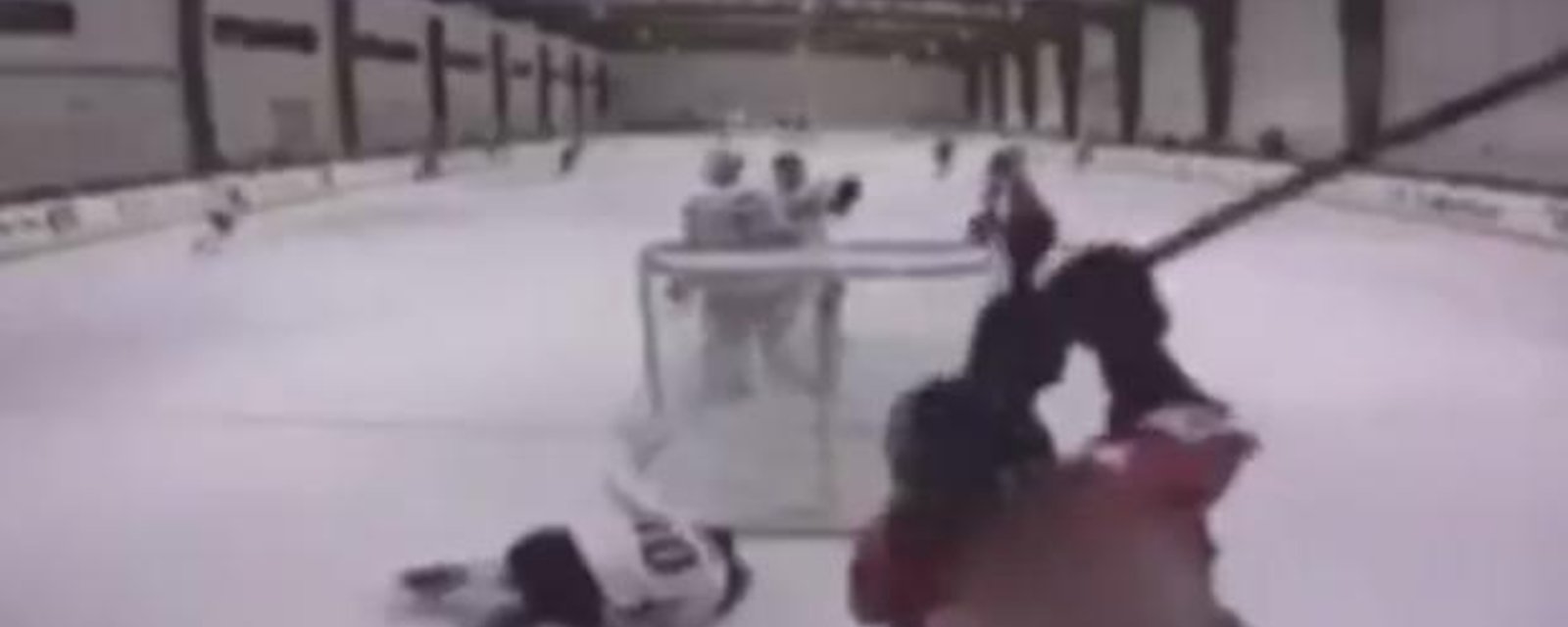 Une attaque d'une rare violence dans une ligue de hockey mineur!