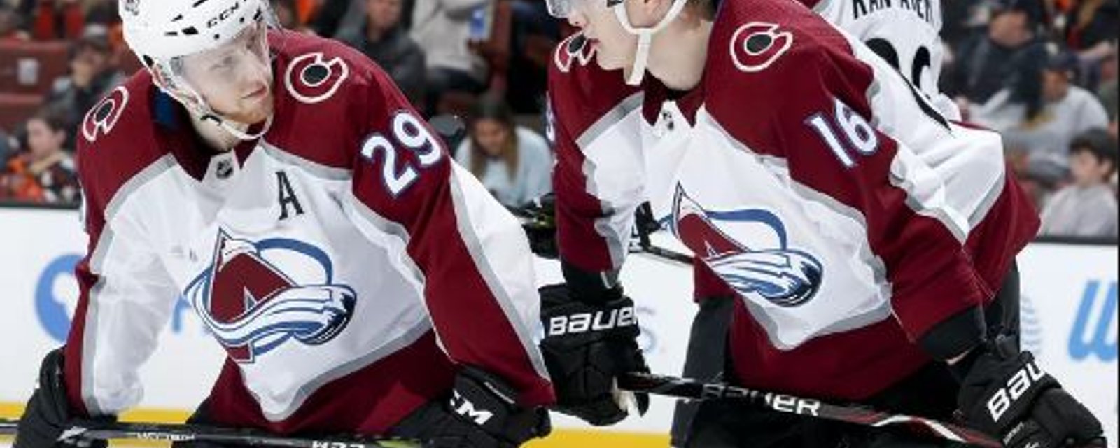 Nathan MacKinnon ASSASSINE son coéquipier Zadorov sur les réseaux sociaux!