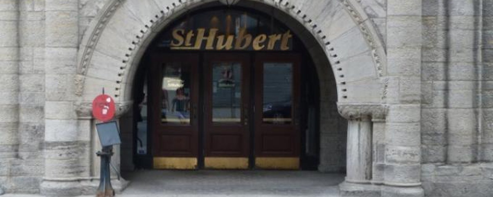 Après 20 ans, le fameux St-Hubert de la gare Windsor ferme ses portes!