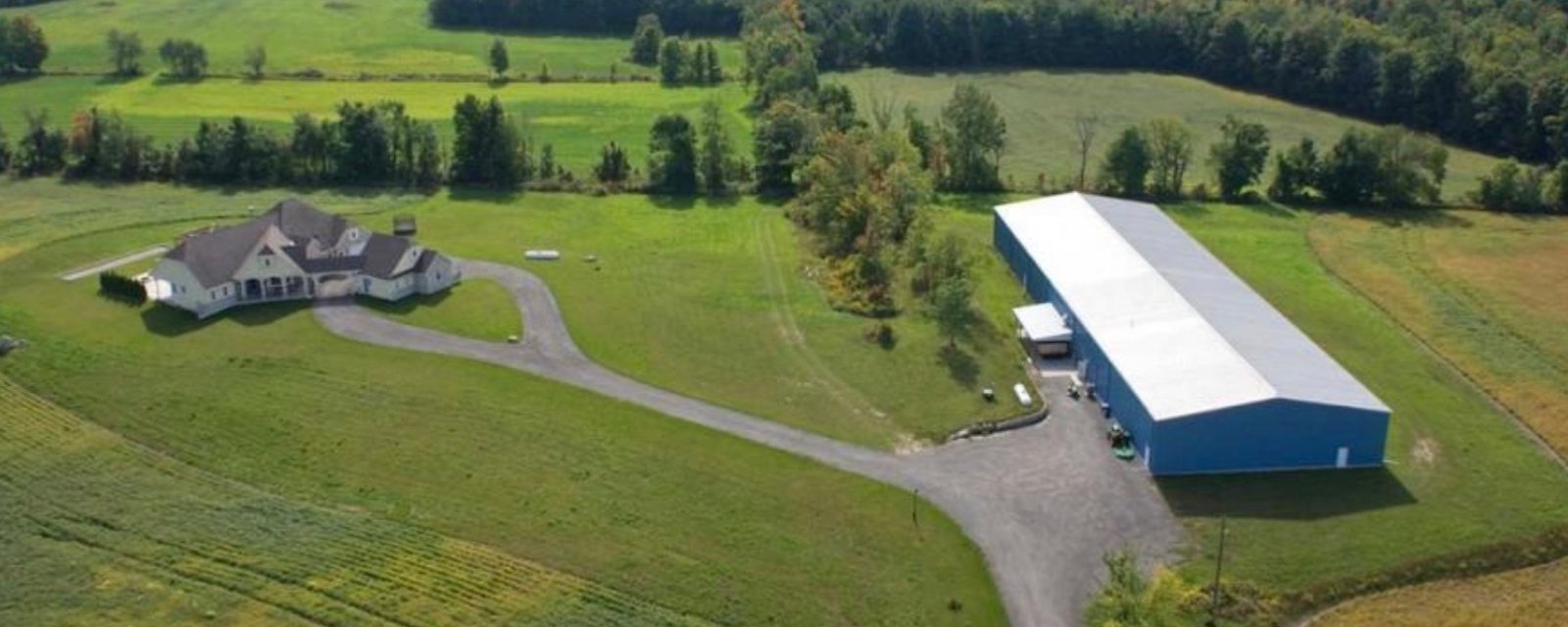 Un manoir à vendre avec son propre aréna et sa propre zamboni 