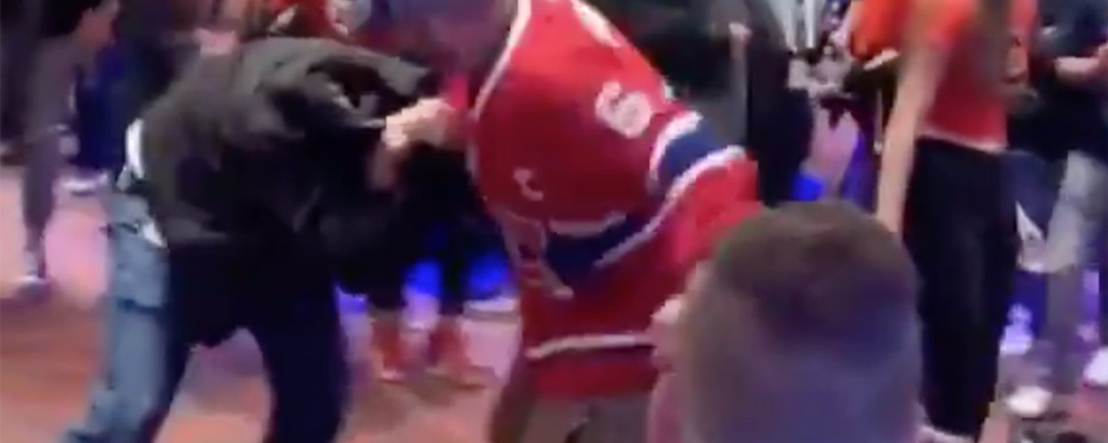 Une violente bagarre entre fans du CH a éclaté à Calgary et les images nous font honte