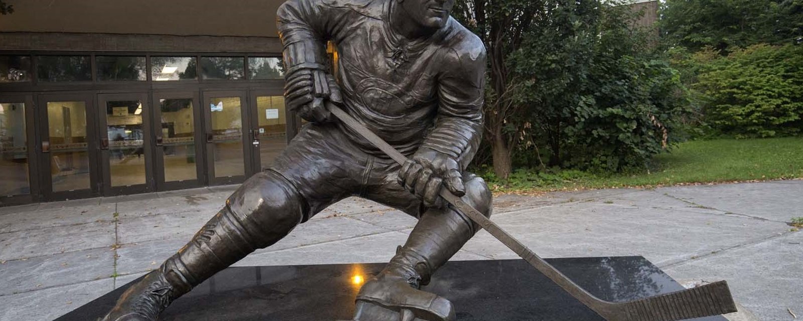 La statue de Maurice Richard vandalisée devant son aréna