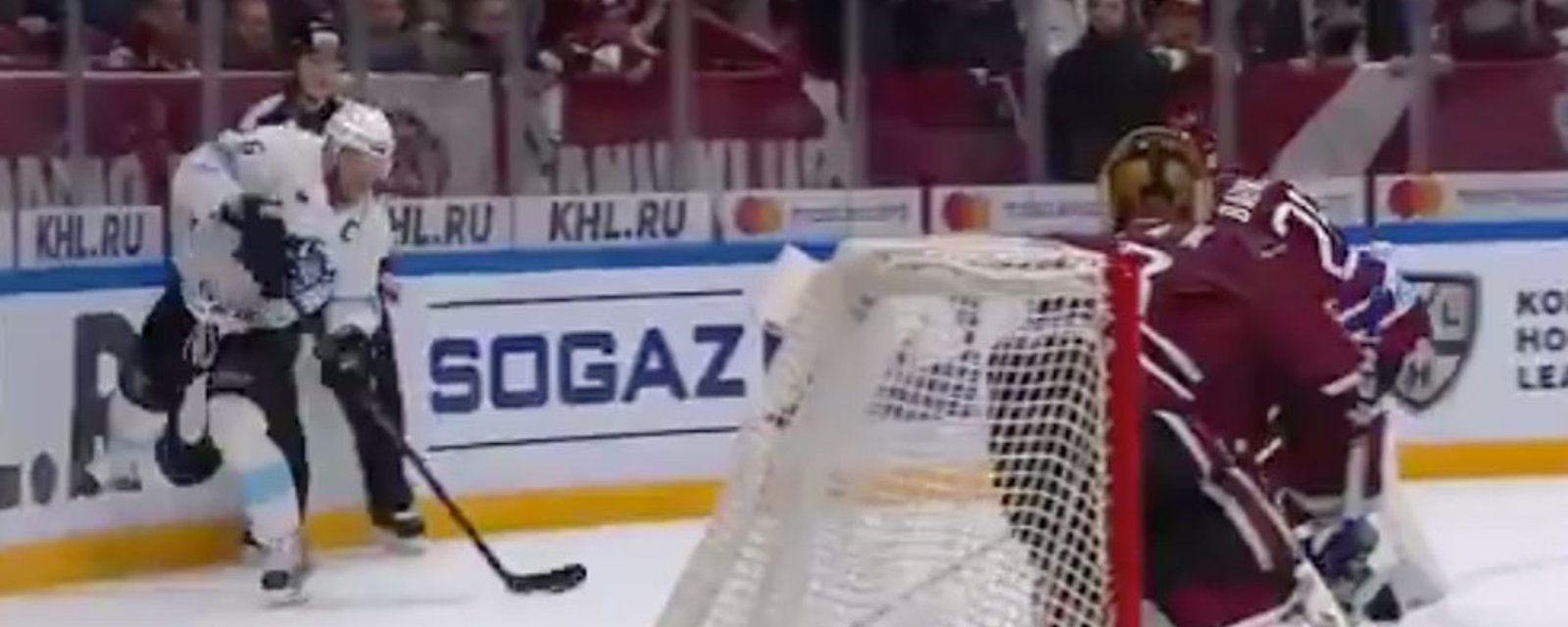 Andrei Kostitsyn marque un but spectaculaire en KHL! 